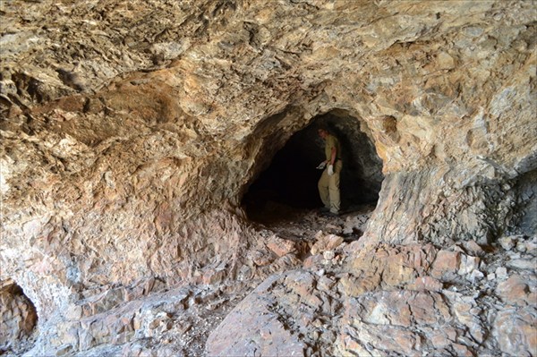 В пещеру